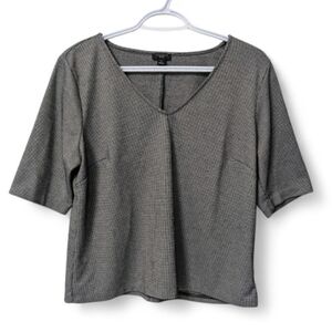 Ann Taylor v-neck short sleeve houndstooth pattern top